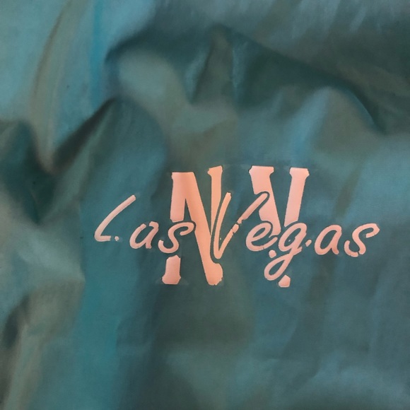 Xl Las Vegas raincoat with zipper pouch for hood - Picture 3 of 4